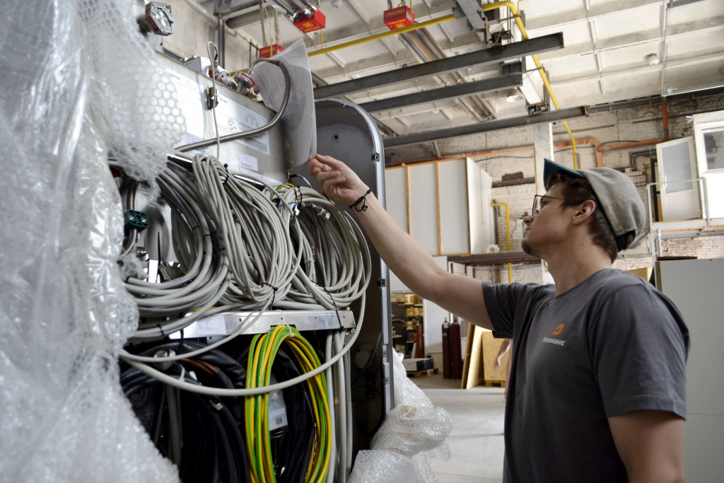 Поступление на склад "Резонанс" МРТ Siemens Magnetom Essenza Tim Dot 1,5Т Поступление на склад "Резонанс" МРТ Siemens Magnetom Essenza Tim Dot 1,5Т